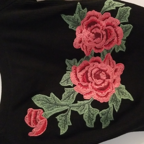 Zechka Black Cropped Top W Pink Roses Appliques Puffy Lace Sleeves Size S - Picture 2 of 12
